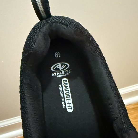 Black Athletic Works Women’s Bungee Slip On Sneakers (Size 8.5) - Picture 5 of 6